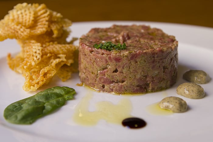 Steak tartar with truffle mustard_Muñagorri